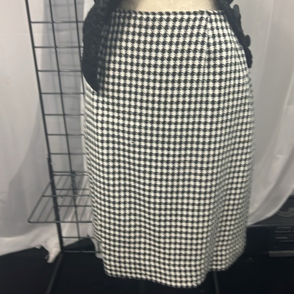 Circa 1990 Vintage tailored A-Line Herringbone Skirt from Doncaster. EUC
